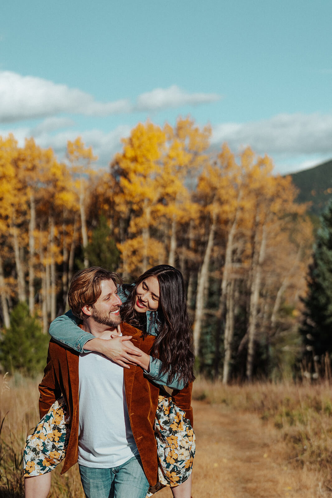 Couple in Colorado, candid portrait by Motus Weddings